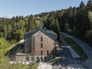 67b46892f8dcd7b19c34a1f8_Studio-Reaktor_Benecko-apartmany_rekonstrukce12_DJI_0644